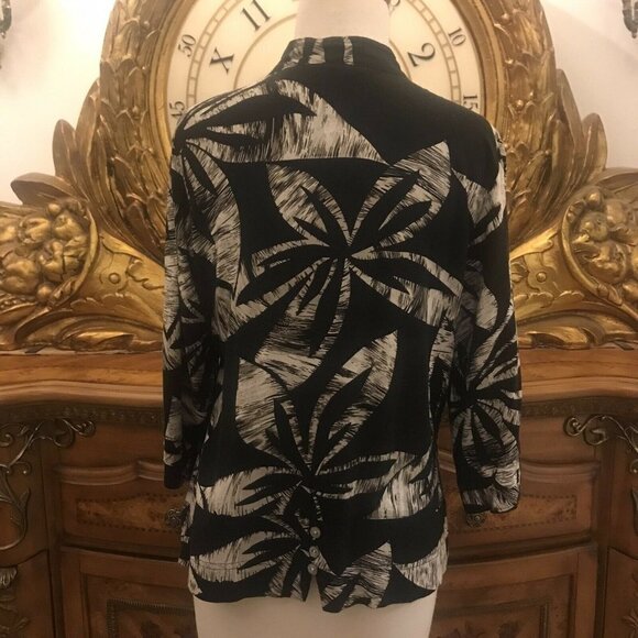 Weekend Clothes Line. Size Medium. Rayon Aloha Hawaiian Shirt. B22 - Picture 4 of 7